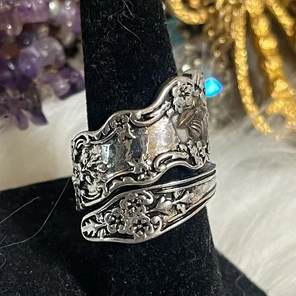 FREE WITH PURCHASE Bee Spoon Ring - Picture 2 of 11